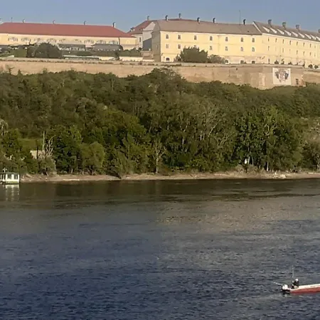 アパート Exit-tvrdava ペトロヴァラディン